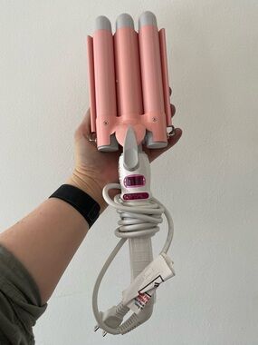 INH Insert Name Here Hair Wave Iron